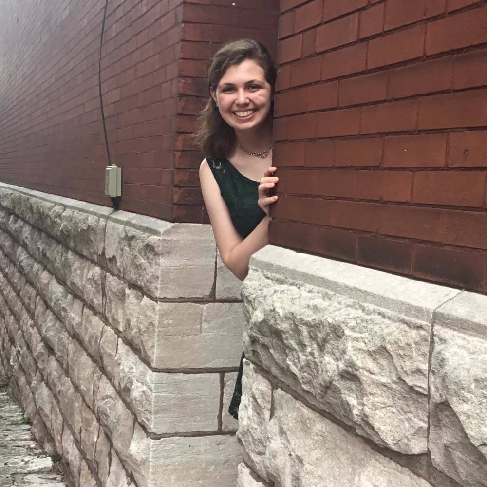 Meet your Posher, Alaura